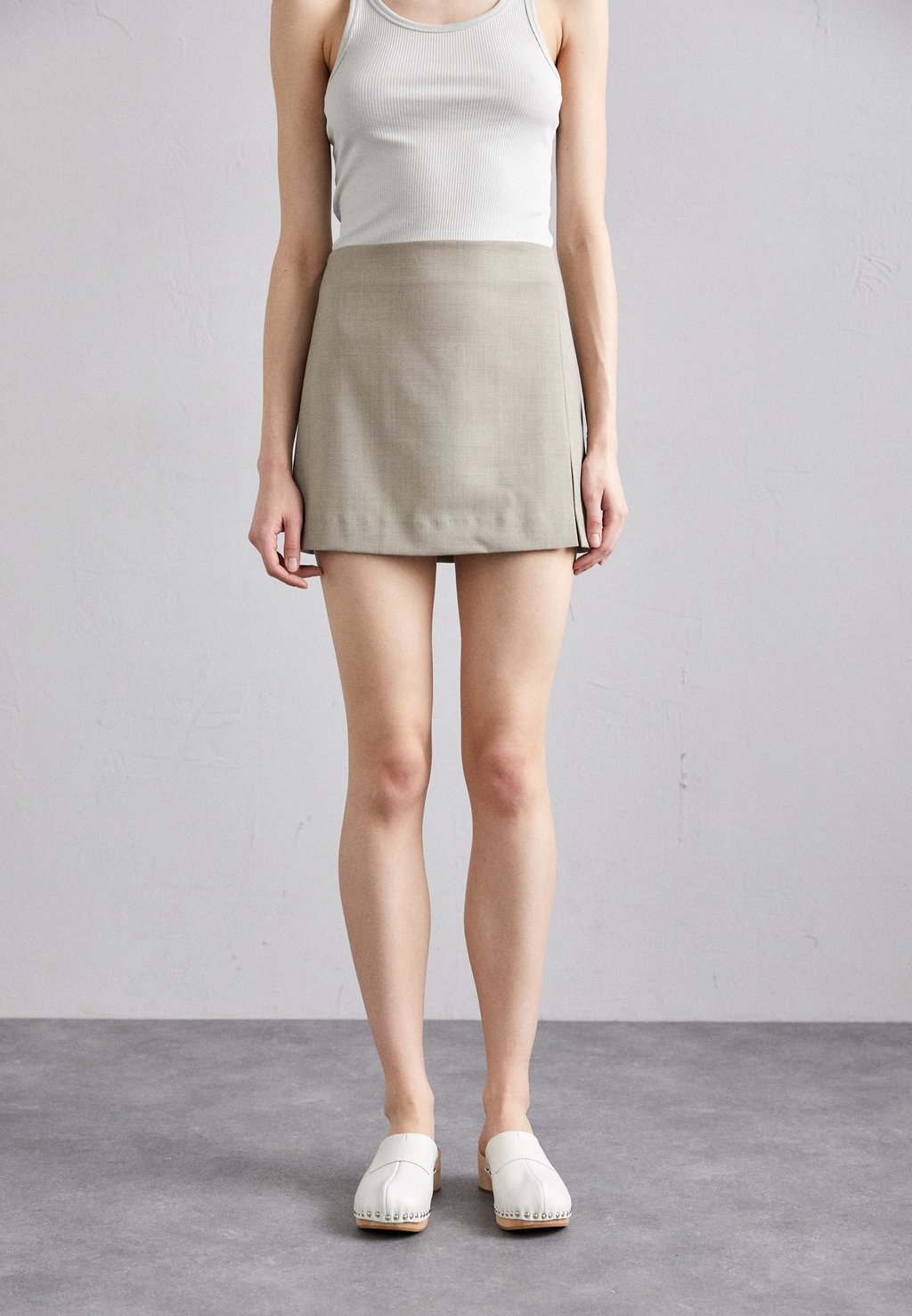 

Мини-юбка TAILORED SKIRT Filippa K, цвет sage melange