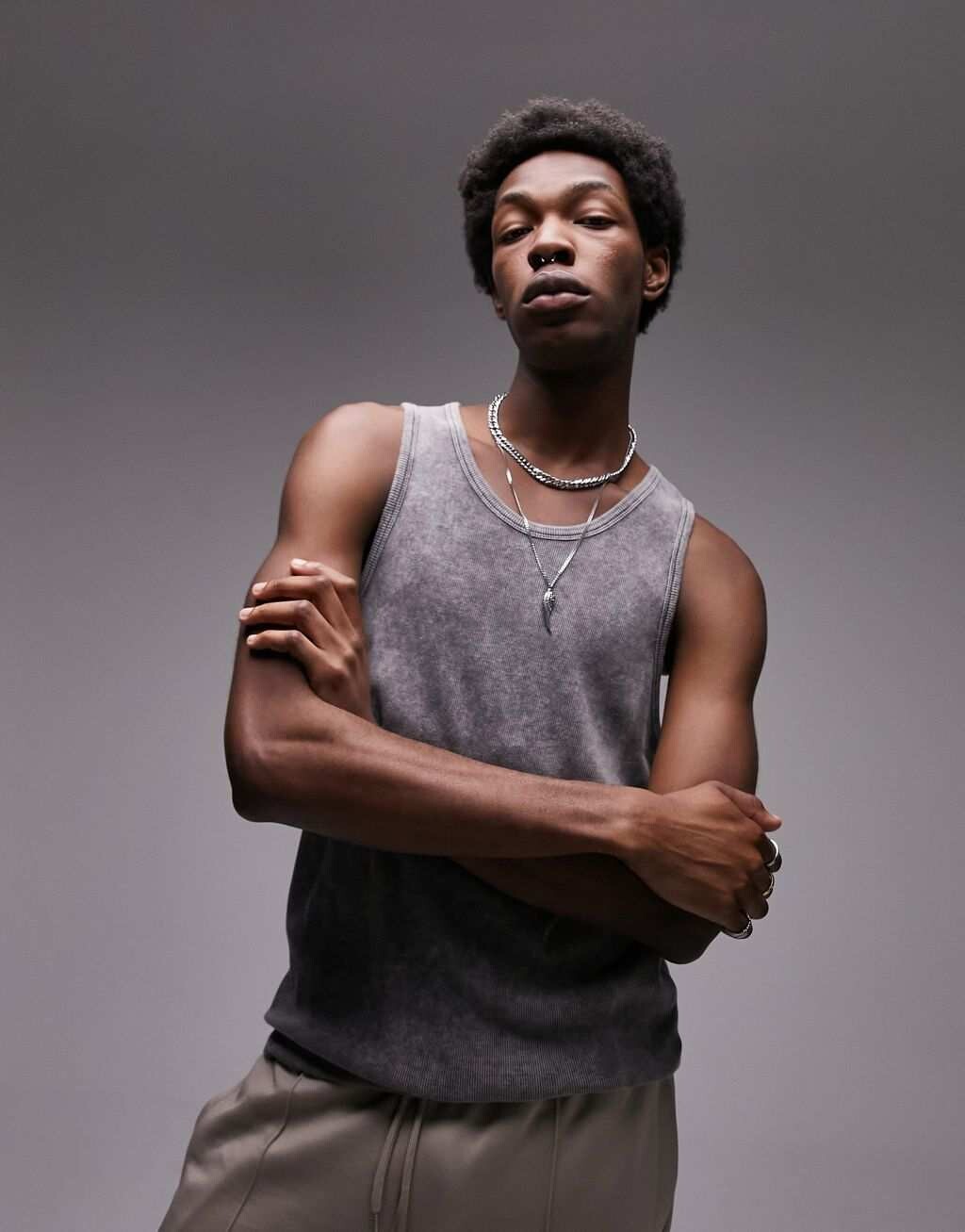 

Черный жилет в рубчик Topman