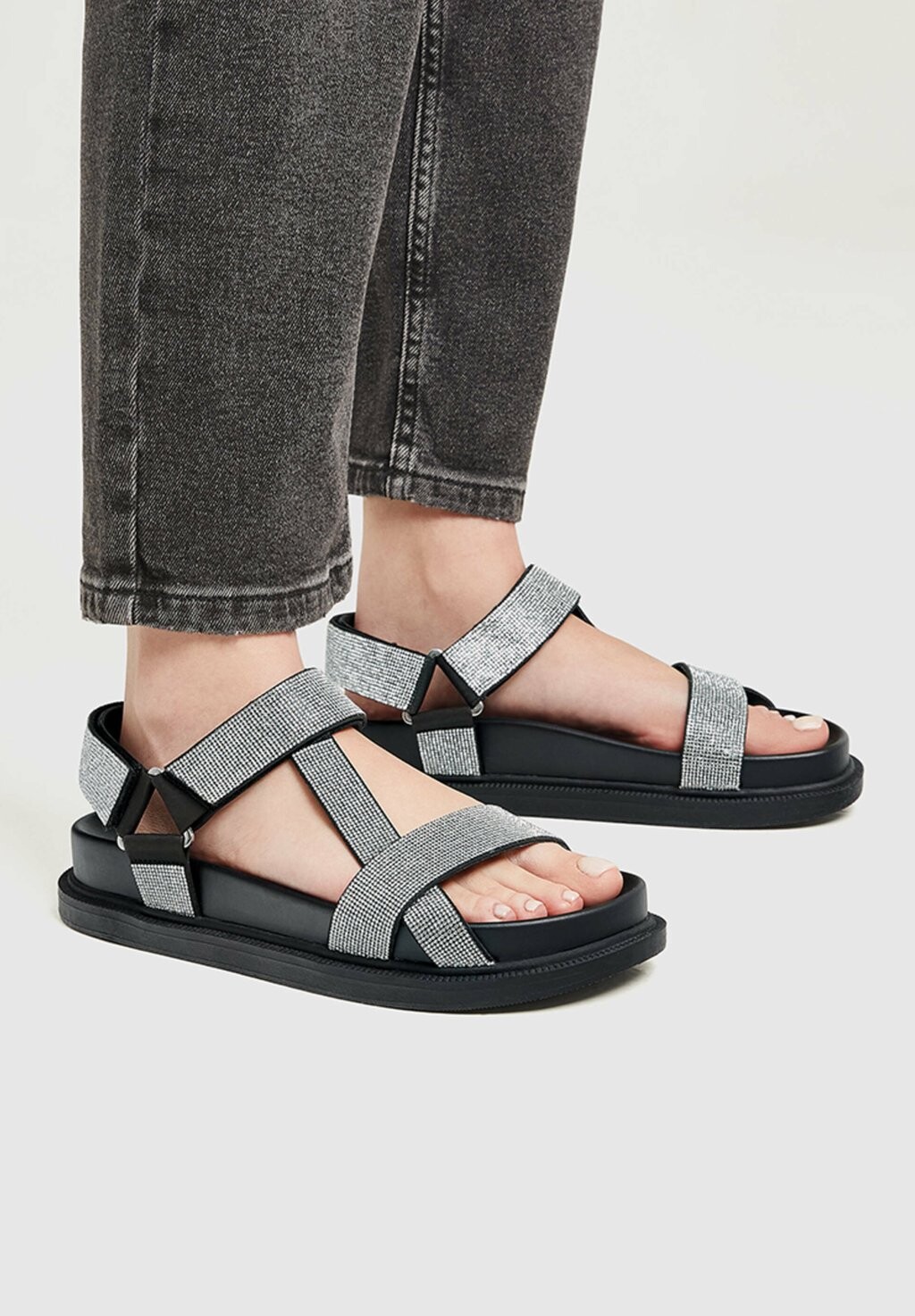 

Босоножки на платформе PULL&BEAR, черный
