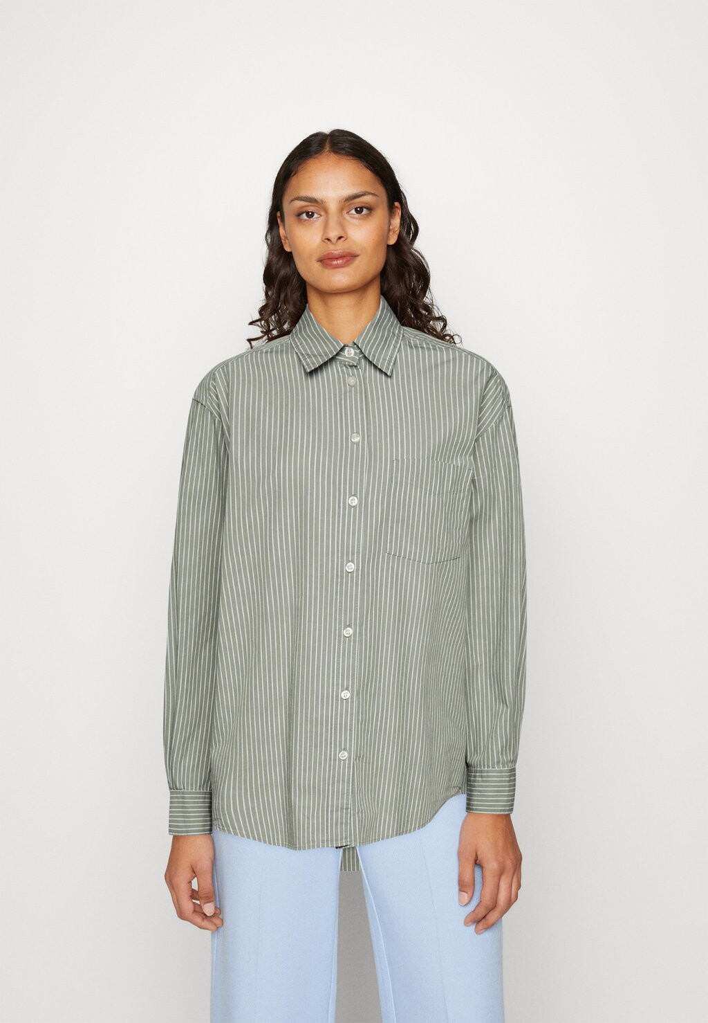 

Блуза на пуговицах GAP