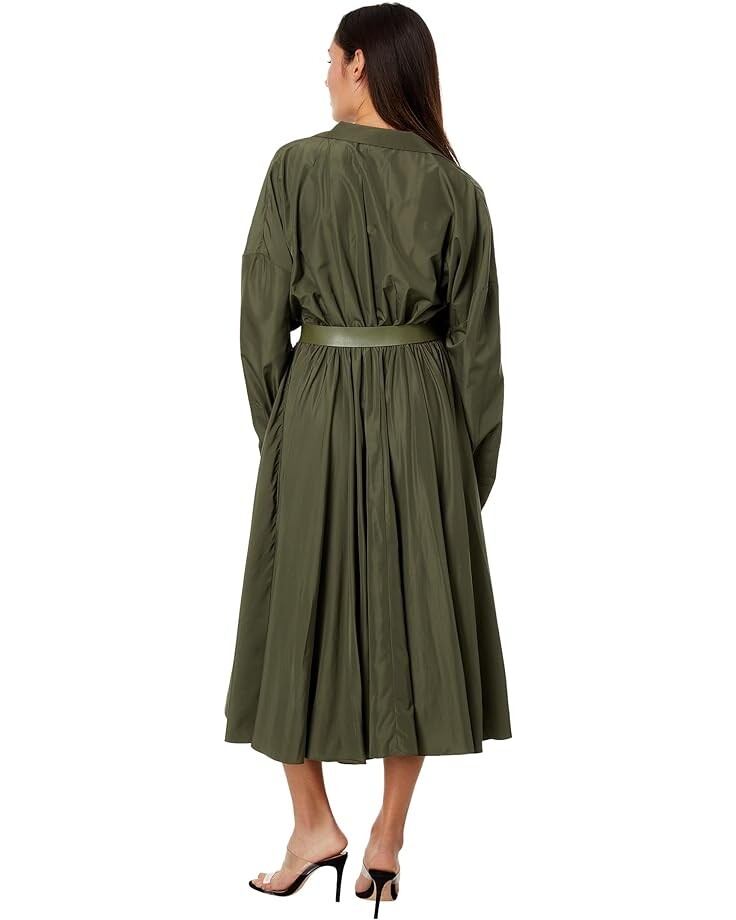 

Платье Norma Kamali Super Oversized Boyfriend NK Shirt Flared Dress, цвет Military