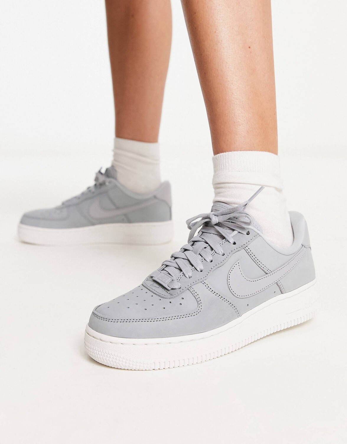 

Серые кроссовки Nike AF1, Серый