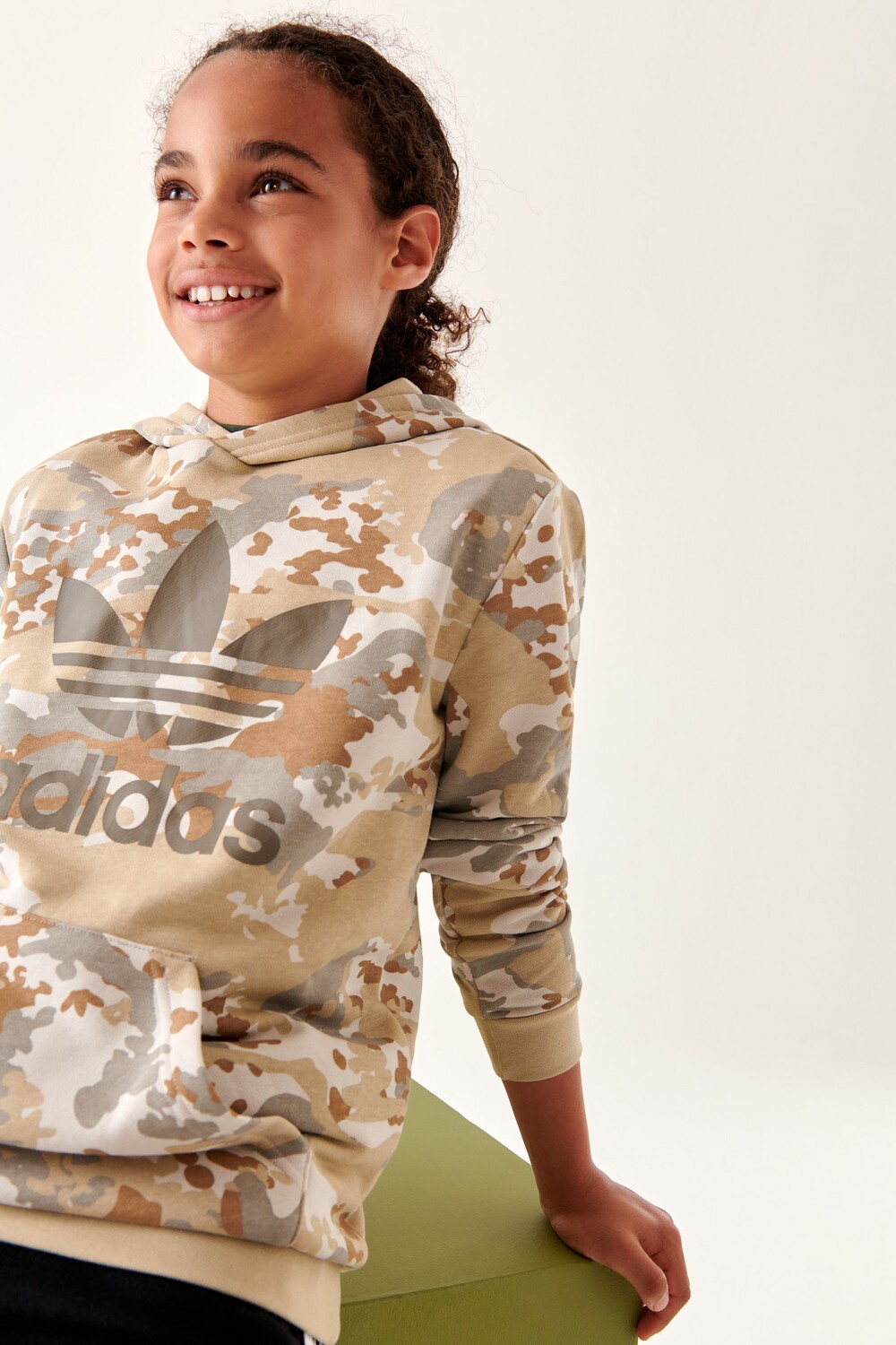 

Худи adidas Originals с камуфляжным принтом adidas originals, бежевый