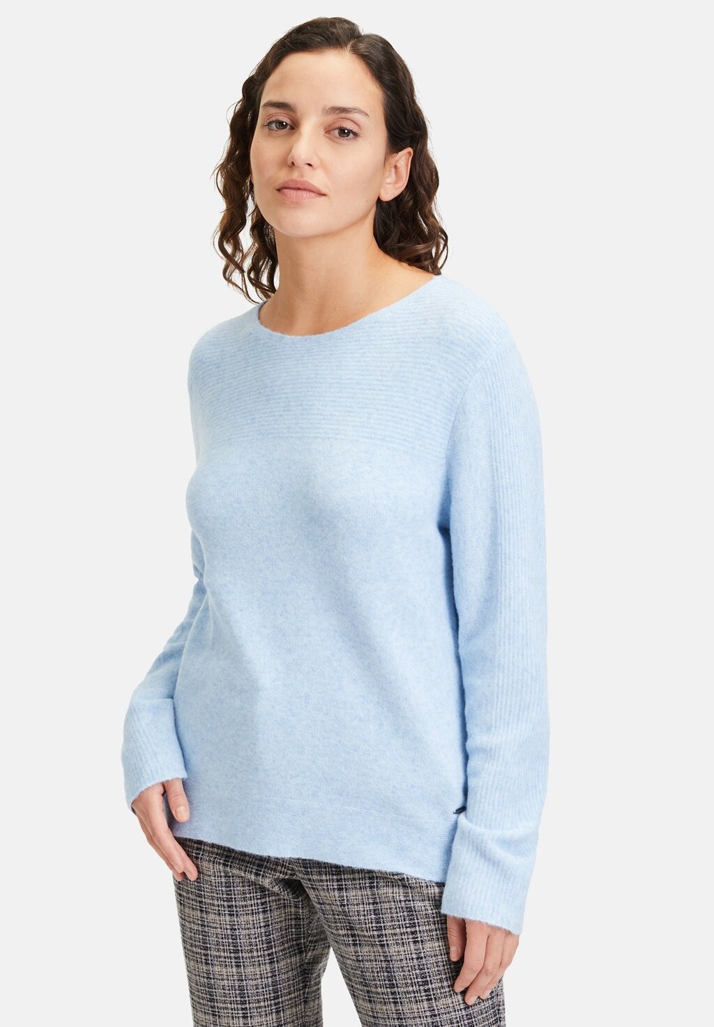 

Вязаный свитер MIT STRICKDETAILS Betty & Co, цвет light blue melange