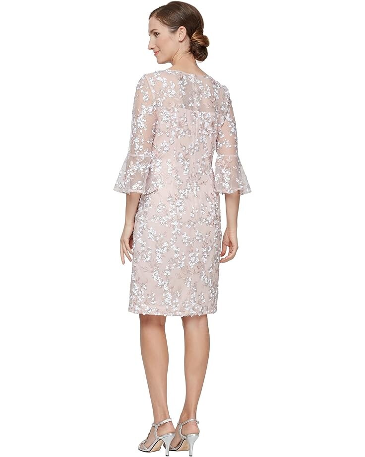 

Платье Alex Evenings Short Embroidered Sheath Dress, цвет Shell Pink
