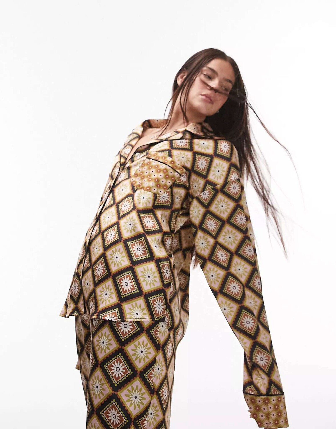 

Комплект разноцветной атласной рубашки и брюк с атласным принтом Topshop