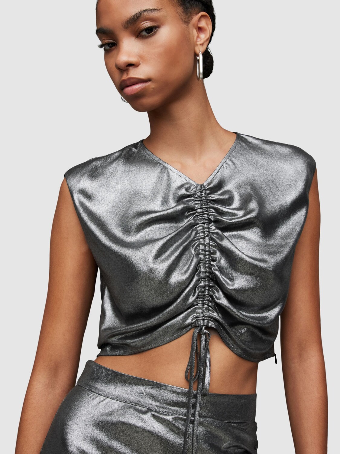 

Укороченный топ Carla с эффектом металлик AllSaints, металлический серый