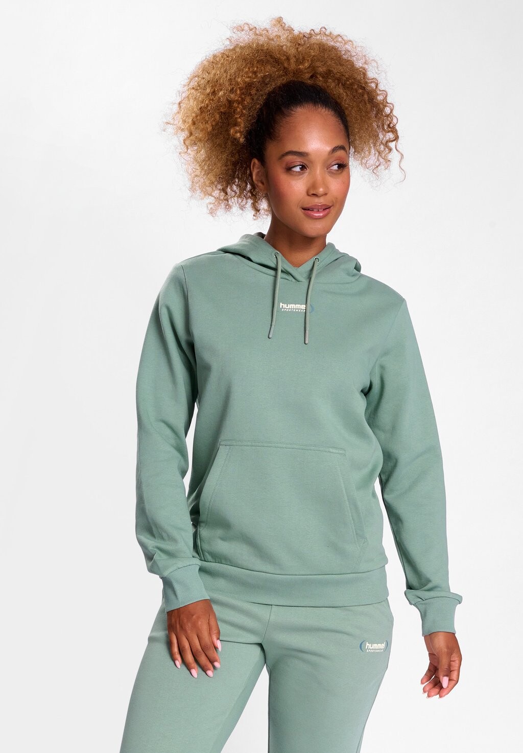 короткие спортивные брюки mejse hummel цвет chinois green Толстовка PAOLA REGULAR Hummel, цвет chinois green