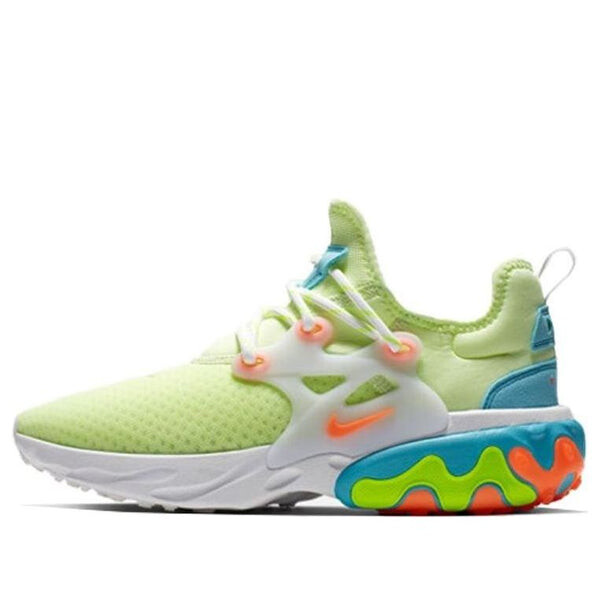 

Кроссовки реагируют мгновенно Nike, зеленый