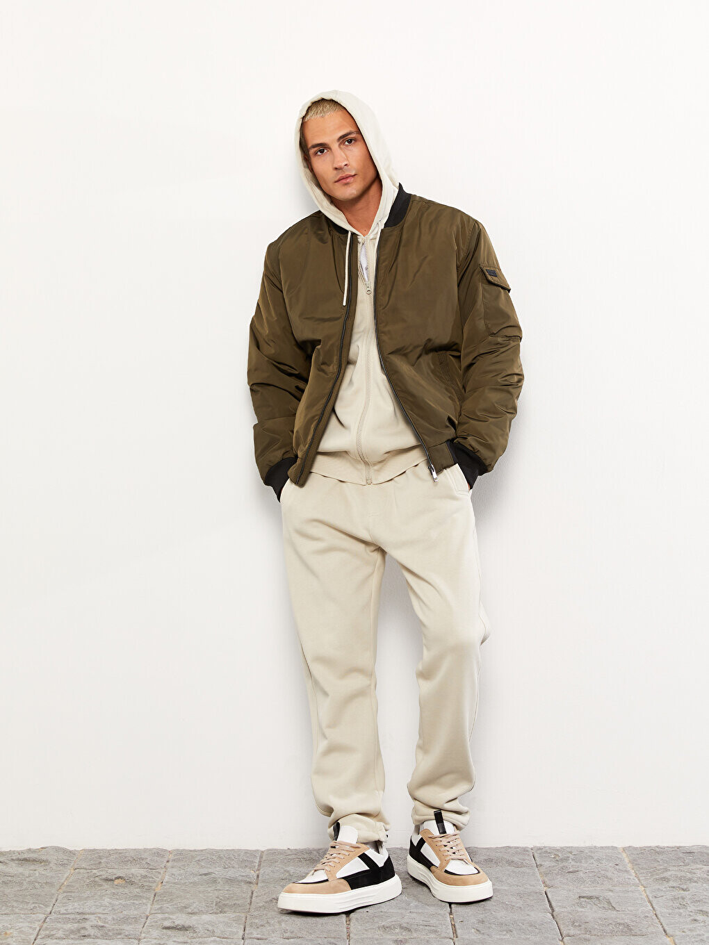 

Мужские спортивные штаны узкого кроя LCW Casual, светло-серый