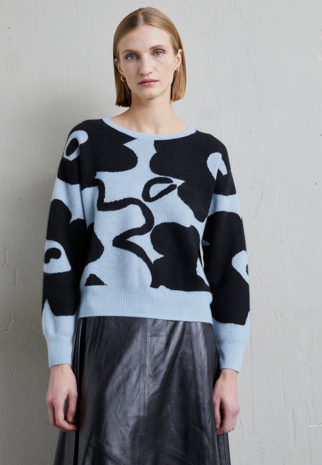 

Джемпер CASHMERE FLORAL CREW KNITID, черный