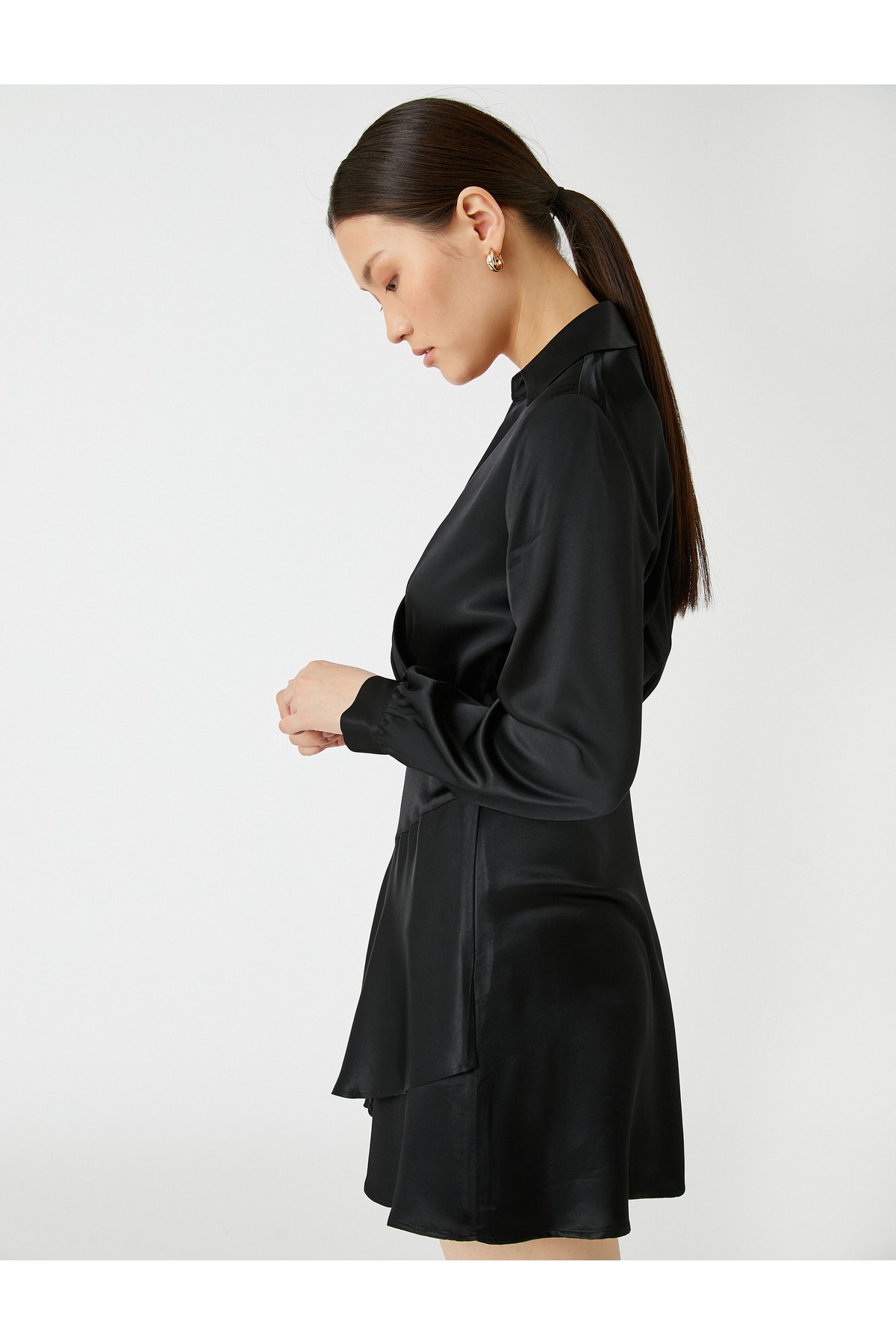 Атласное мини-платье с запахом Koton, черный