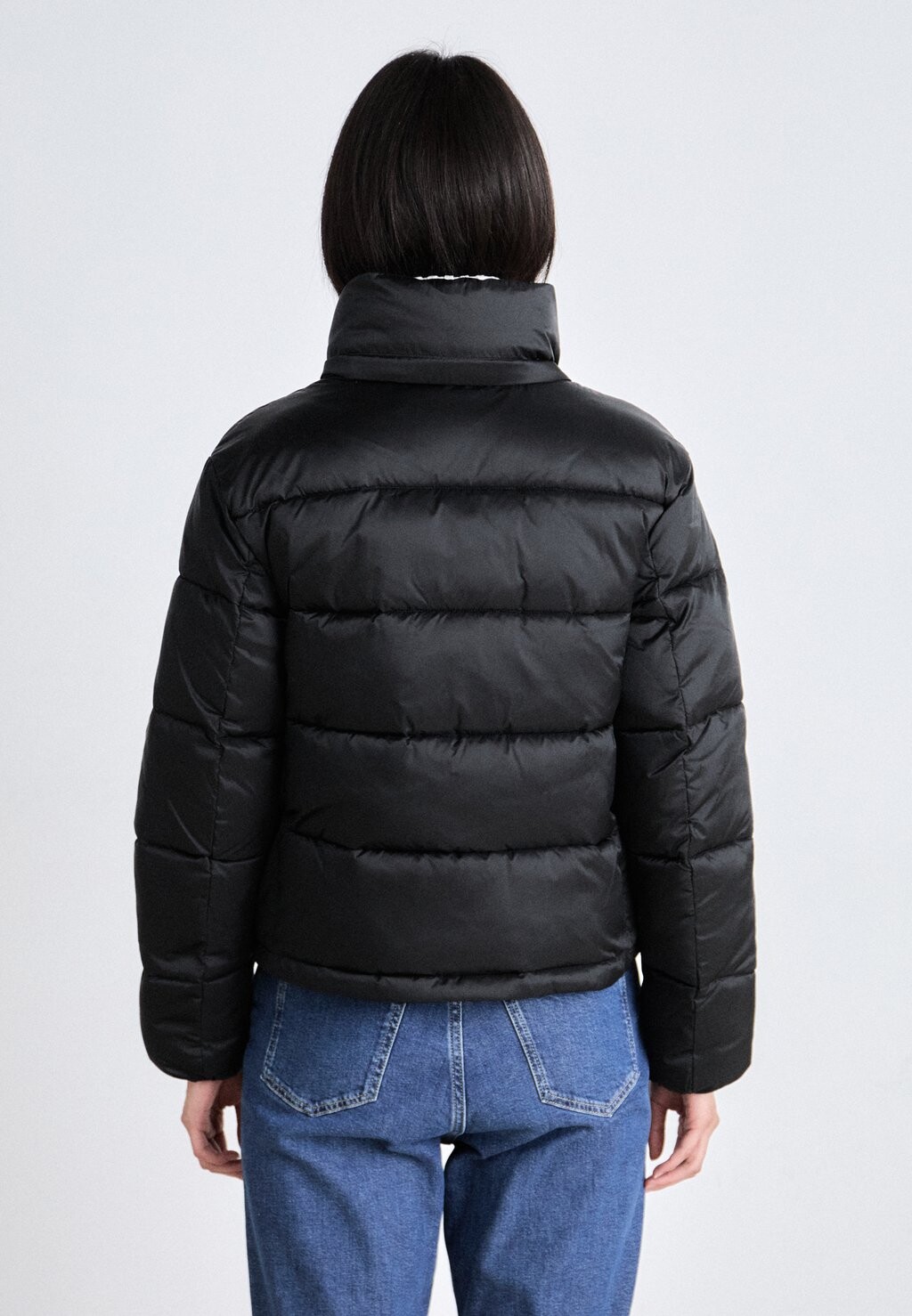 

Зимняя куртка SHINY MONOLOGO PUFFER Calvin Klein, черный