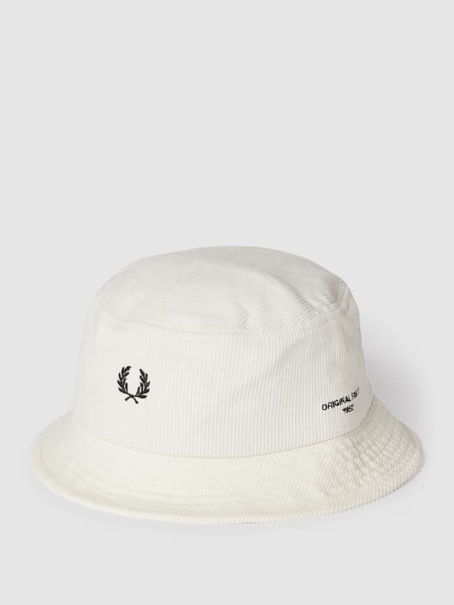 

Панама с пришитой этикеткой Fred Perry, экрю