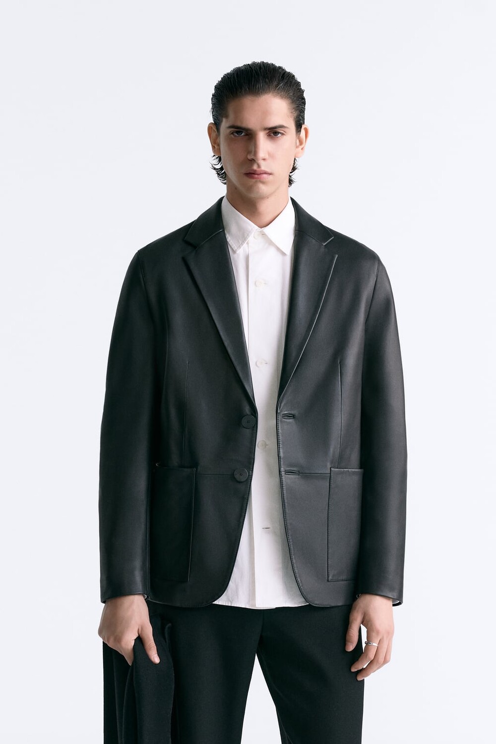 

Кожаный пиджак ZARA, серый