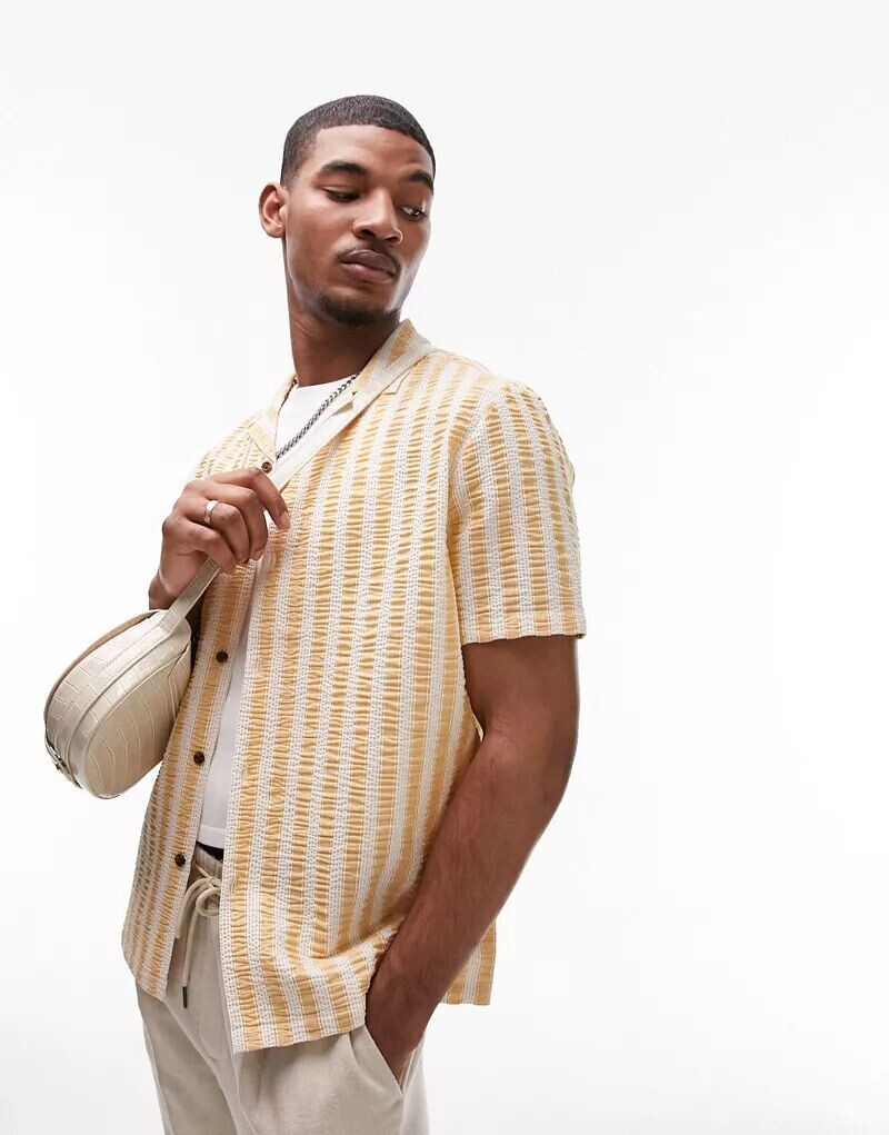 

Желтая рубашка Topman с короткими рукавами, классического кроя, воротником с лацканами и фактурным узором в полоску