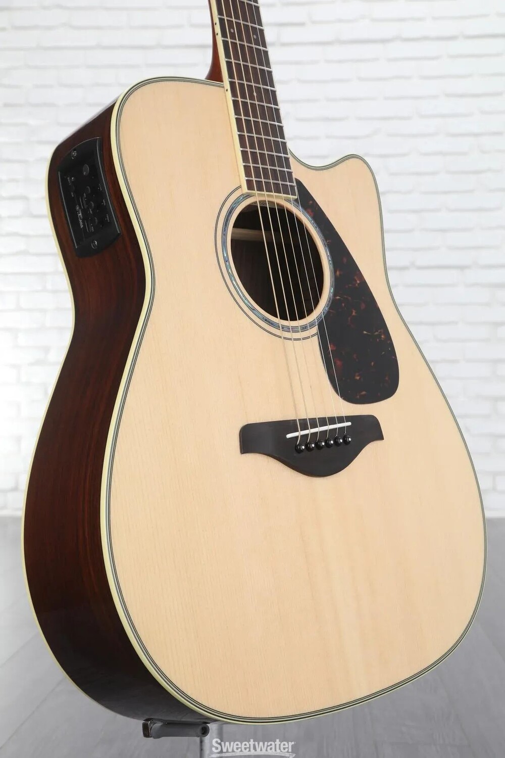 

Yamaha FGX830C Dreadnought в разрезе — натуральный