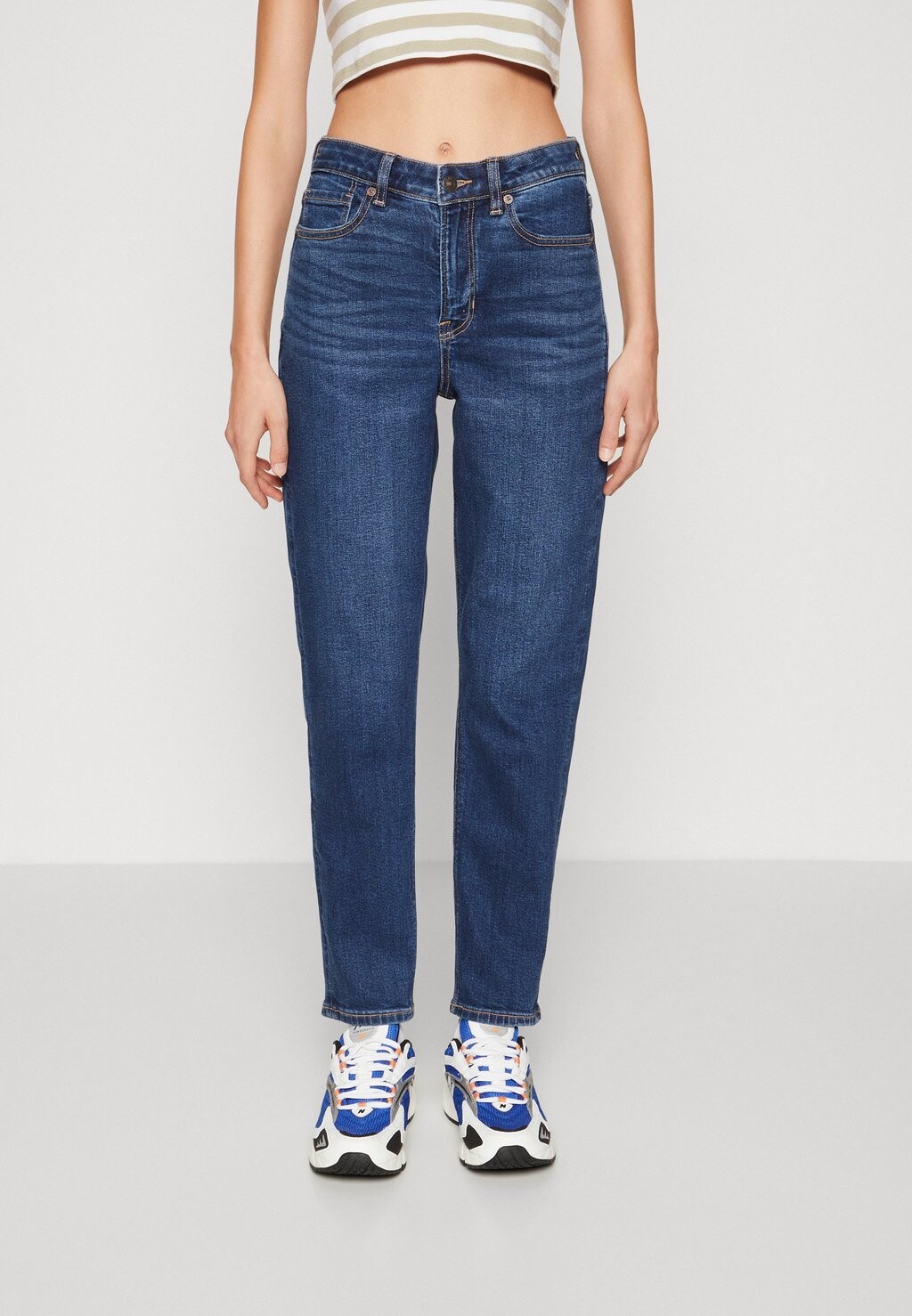 

Джинсы Baggy MOM American Eagle, тонированный средний