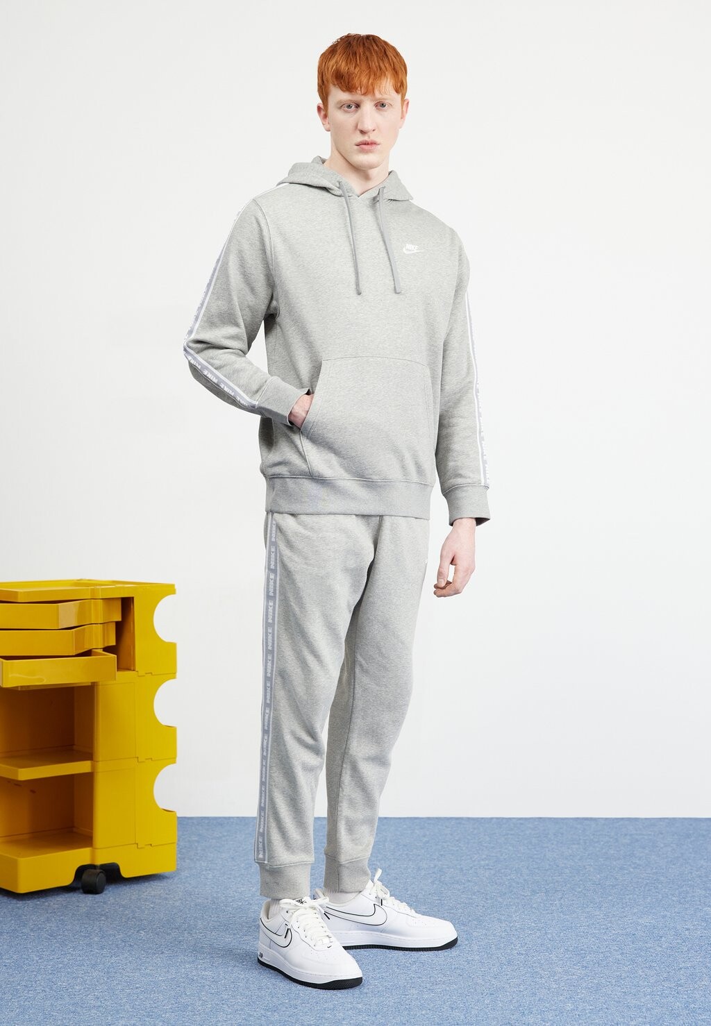 Спортивный костюм CLUB SUIT Nike Sportswear, цвет dk grey heather/white спортивный костюм club suit nike sportswear цвет university red white