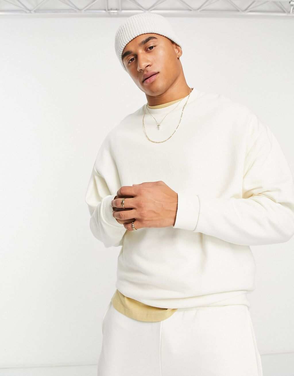 

Белоснежный оверсайз-свитшот ASOS DESIGN
