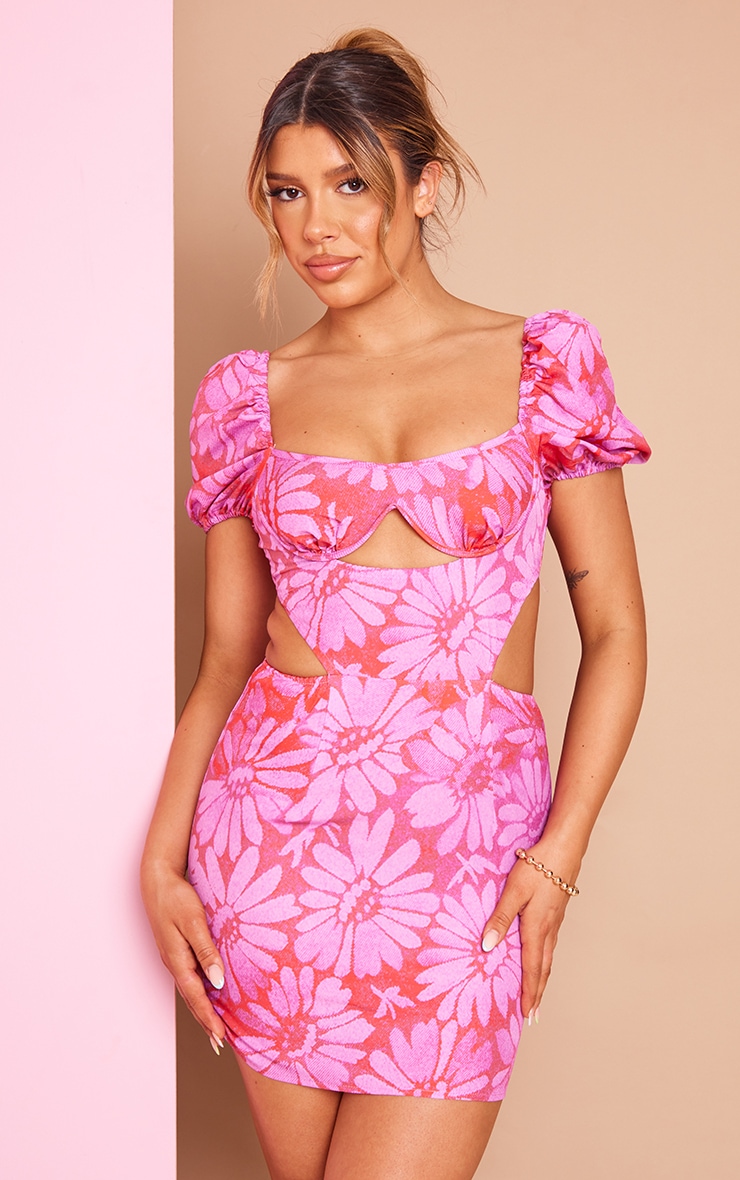 PrettyLittleThing Розовое облегающее платье с чашками и цветочным принтом