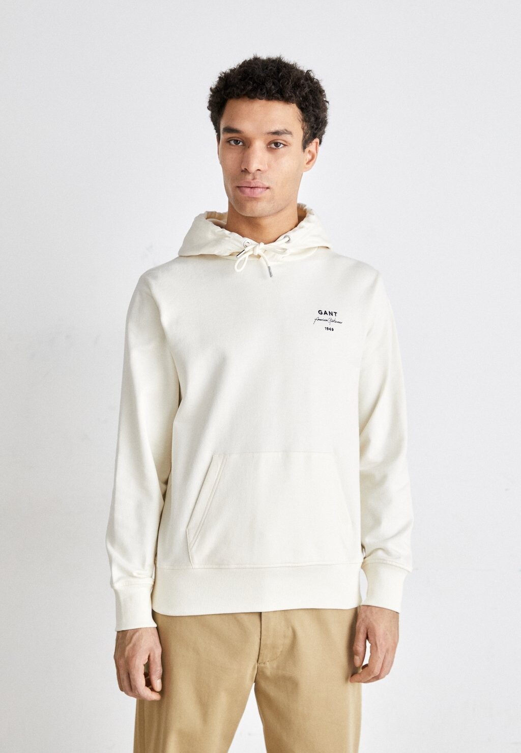 

Толстовка с капюшоном GANT, молочный