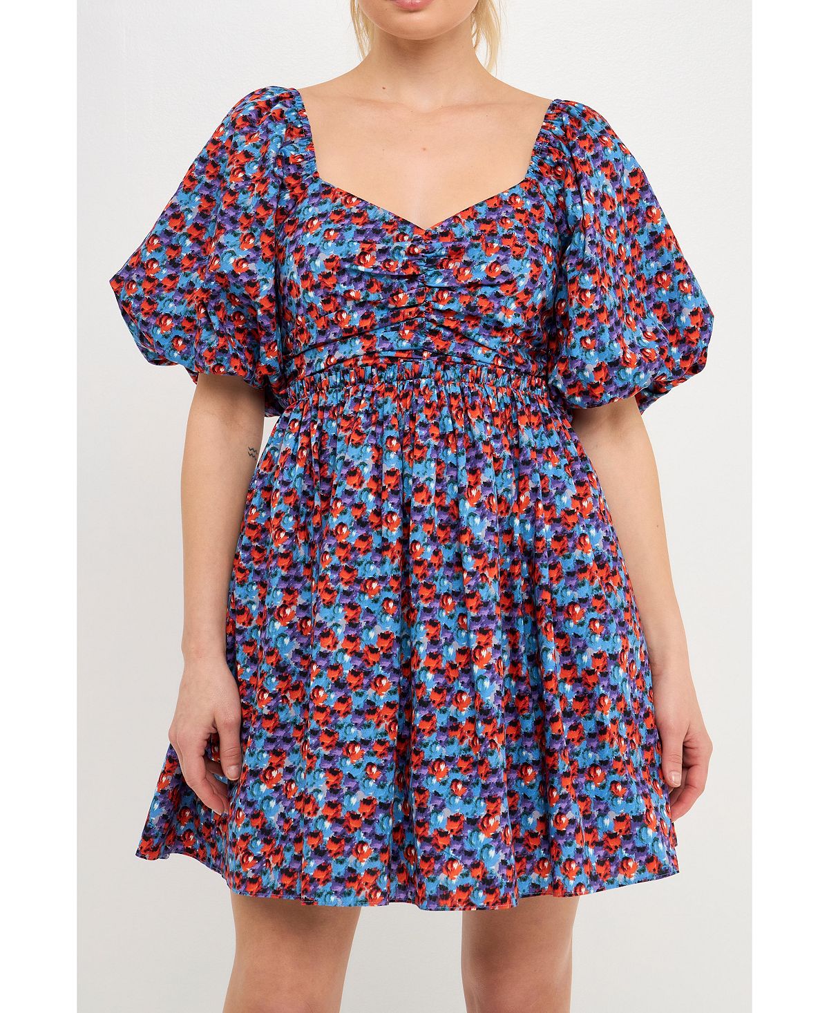 Женское мини-платье из поплина с ярким цветочным принтом и рюшами endless rose платье из поплина с ярким цветочным принтом белое button blue