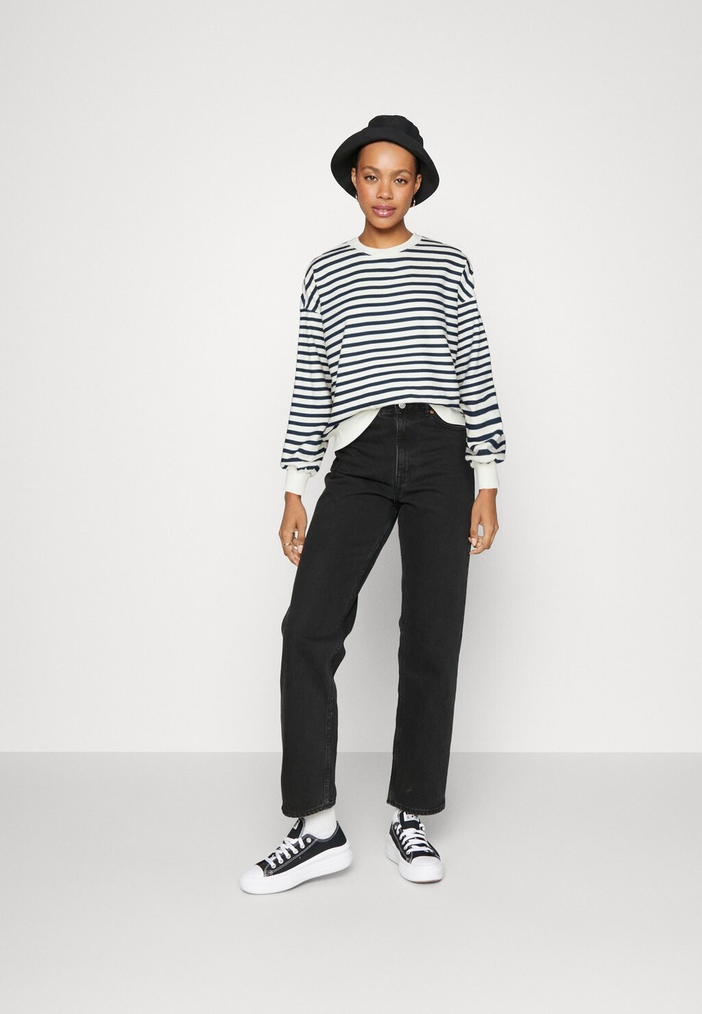 

Толстовка Pieces PCANNELY, цвет cloud dancer/navy blazer