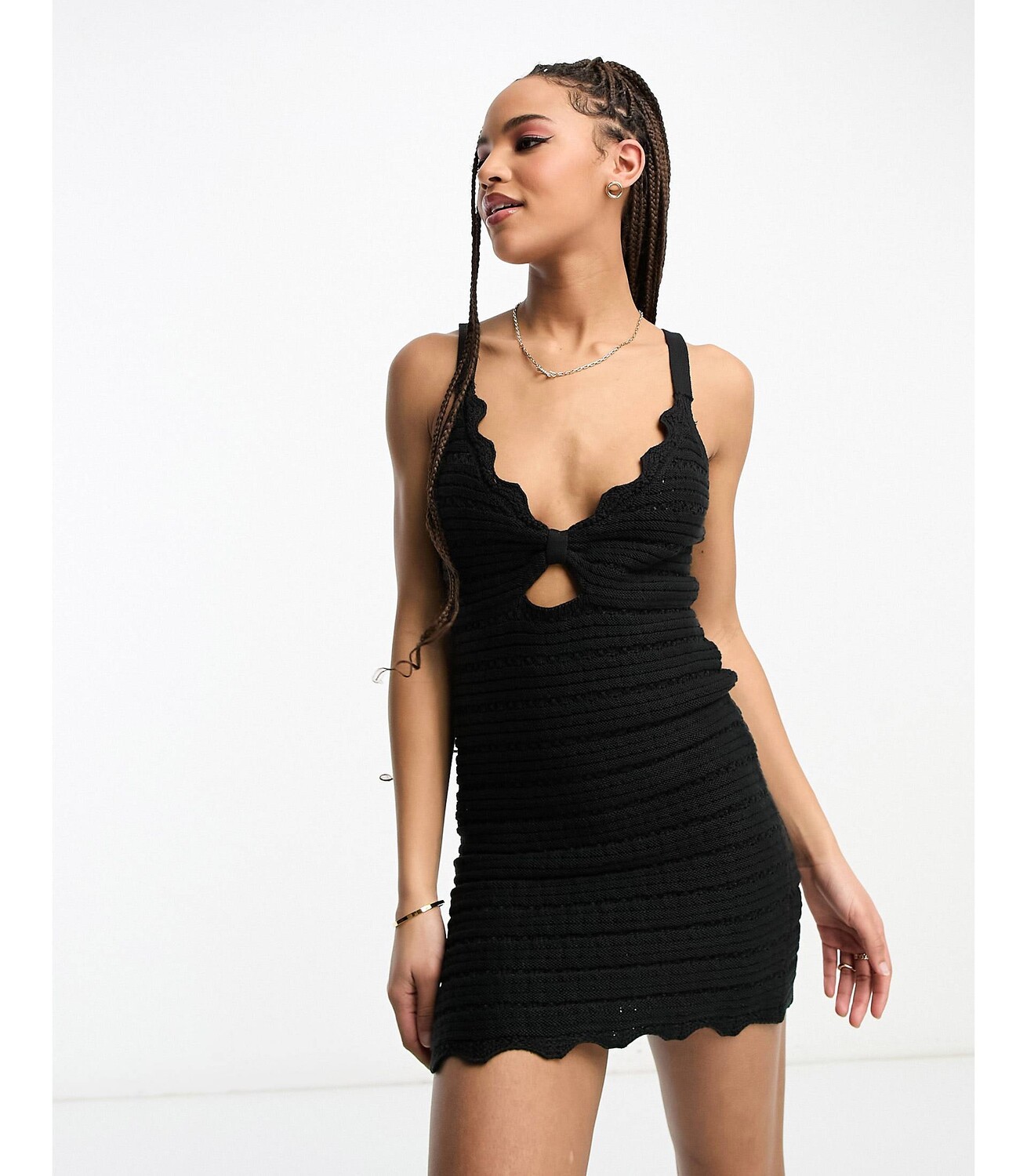 

Черное платье мини на бретельках крючком с вырезами и бантом Miss Selfridge