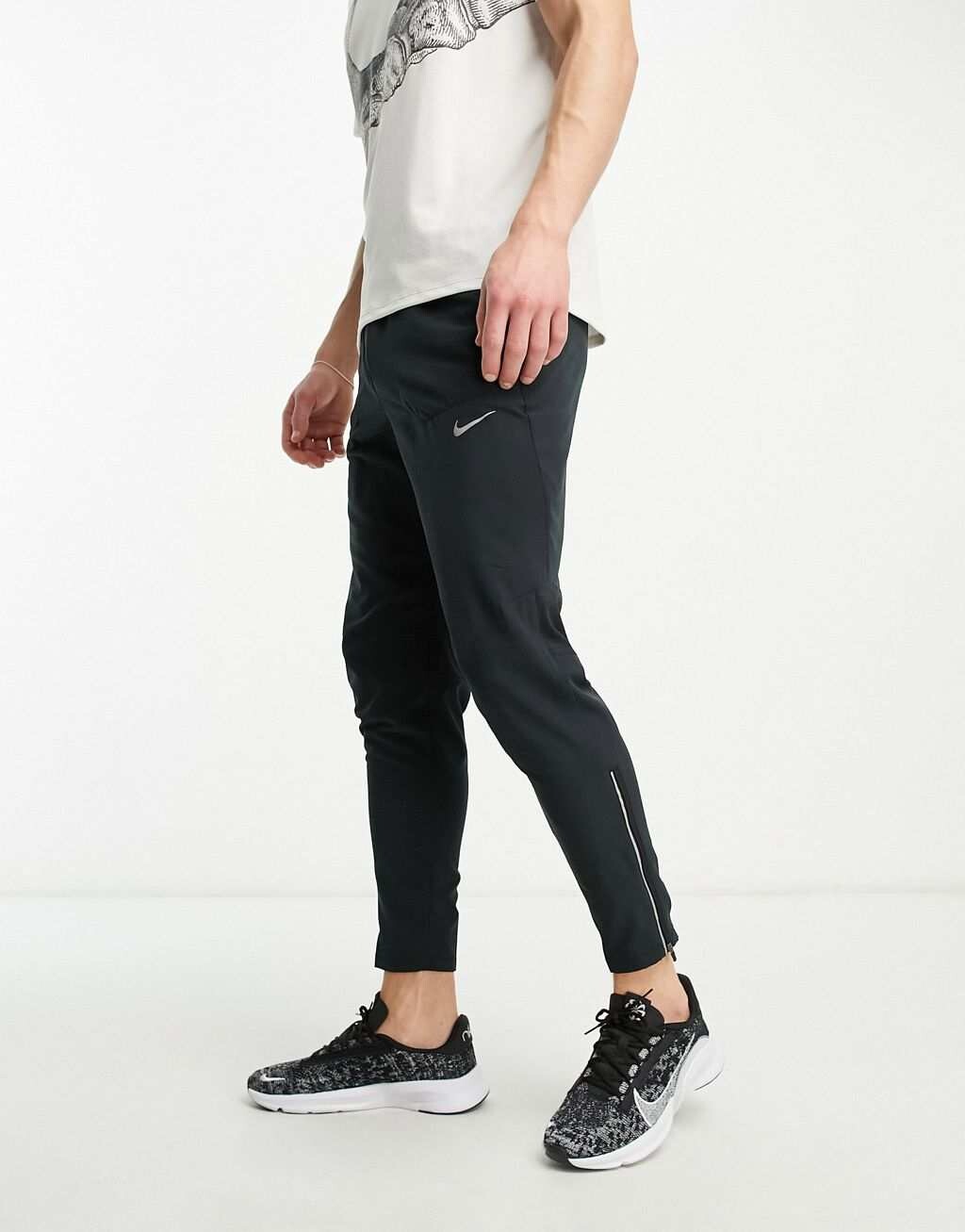 

Черные тканые джоггеры Nike Running Phenom Elite