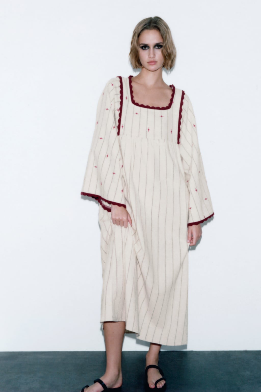 

Вязаный укороченный топ с античной отделкой ZARA, экру
