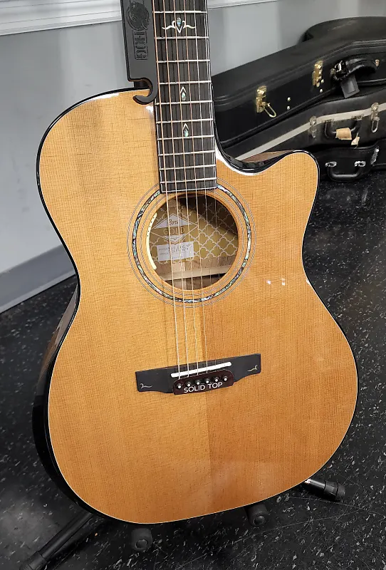 

Акустическая гитара Cort Gold Edge LE with Hardshell Case