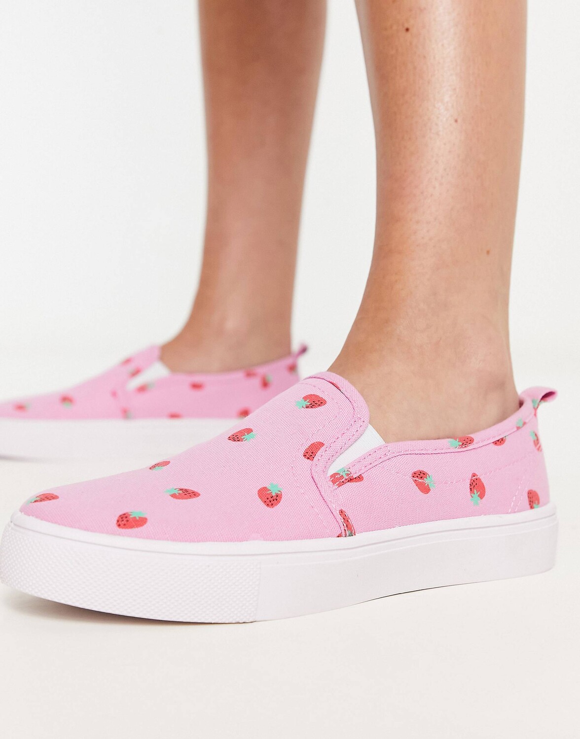 

Кеды слипоны с принтом клубники ASOS DESIGN Dotty