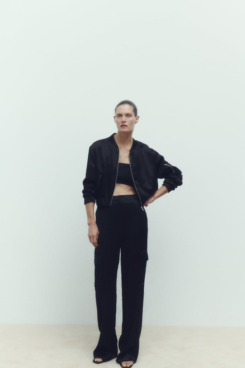 

Атласная куртка-бомбер ZARA, черный