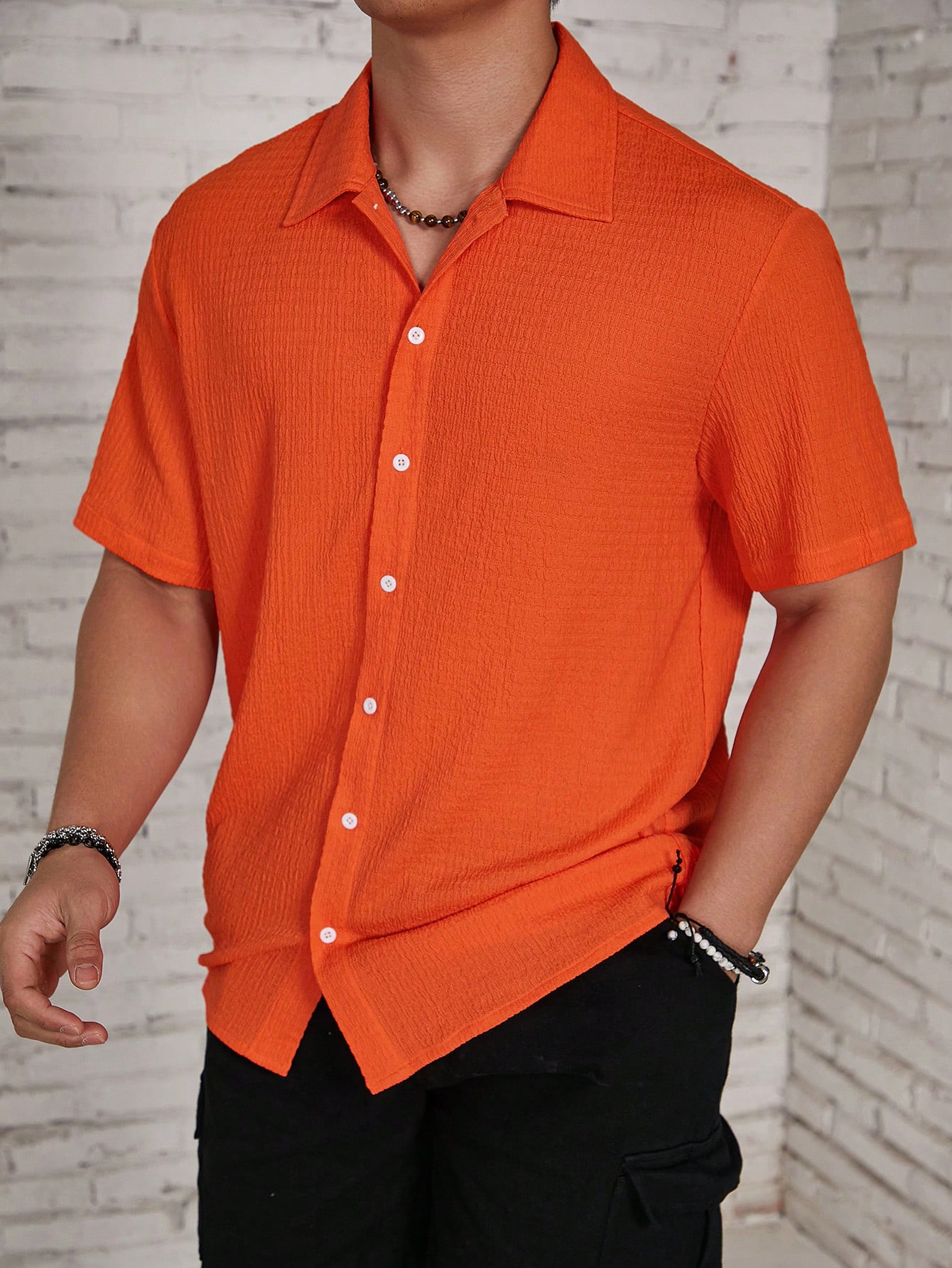 Мужская текстурированная рубашка на пуговицах с коротким рукавом Manfinity Homme, жженый апельсин мужская текстурированная рубашка с коротким рукавом manfinity homme на пуговицах спереди розовый