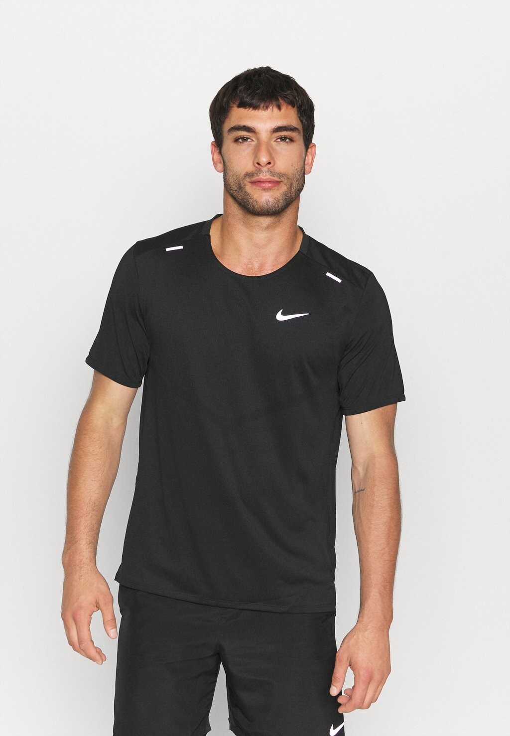 

Футболка Nike M Df Rise Ss, черная, Черный