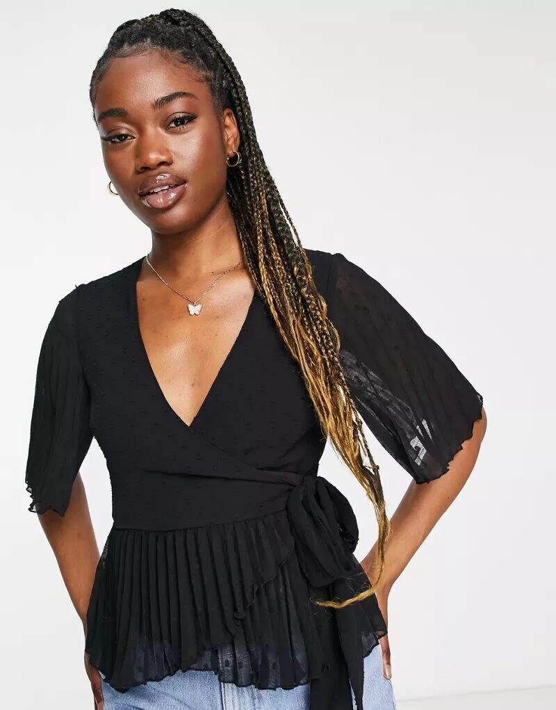 

Черная блузка добби с запахом и короткими рукавами ASOS и плиссированной баской по низу