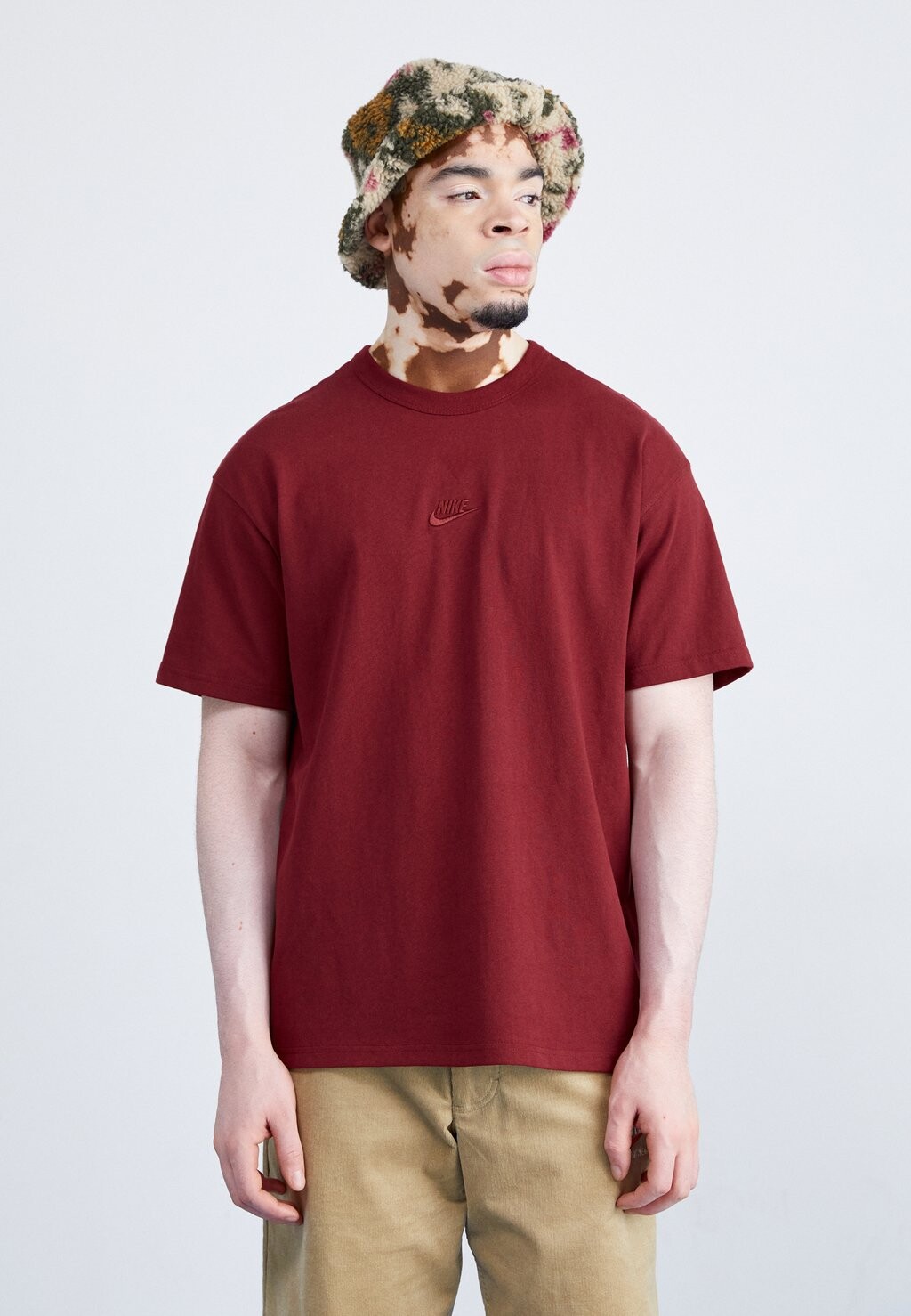 

Базовая футболка Sust Tee Nike, цвет dark team red