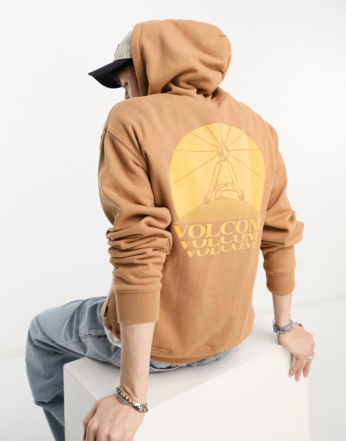 

Худи коричневого цвета с принтом на спине Volcom, Коричневый
