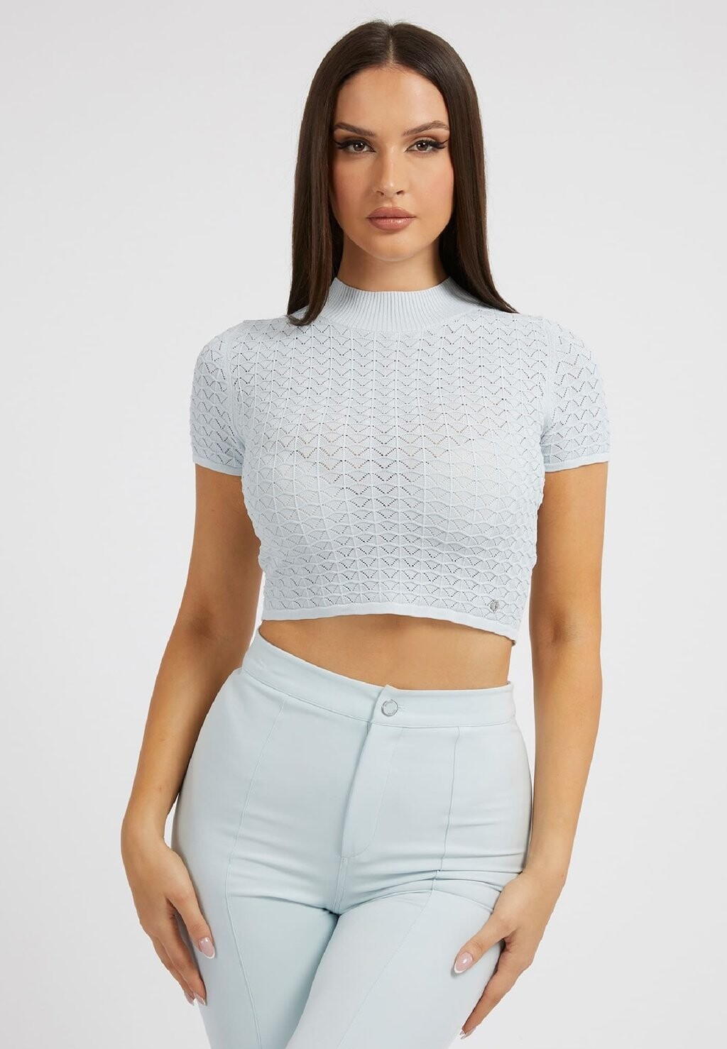 

Базовая футболка Guess