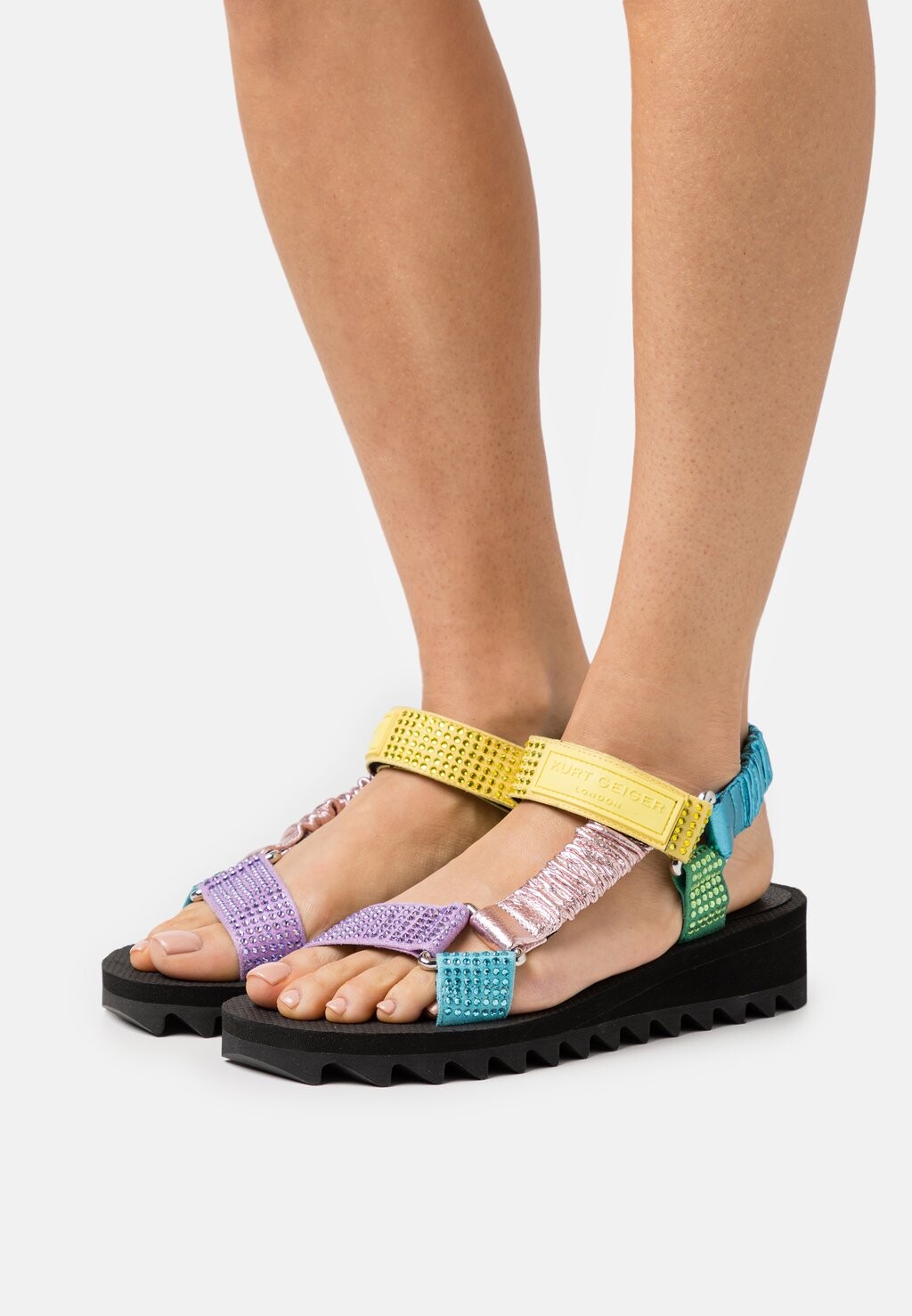 

Босоножки на танкетке Kurt Geiger London, мультиколор
