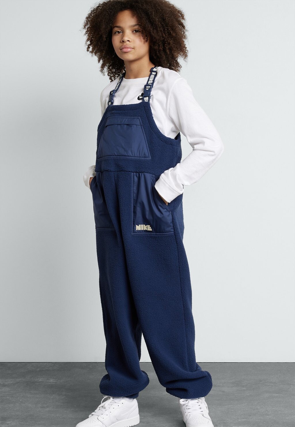 

Комбинезон OVERALL WINTERSCAPE Nike Sportswear, цвет midnight navy/coconut milk