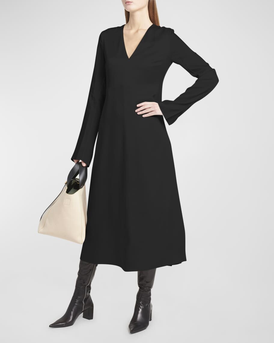 

Атласное платье миди с длинными рукавами и V-образным вырезом Jil Sander
