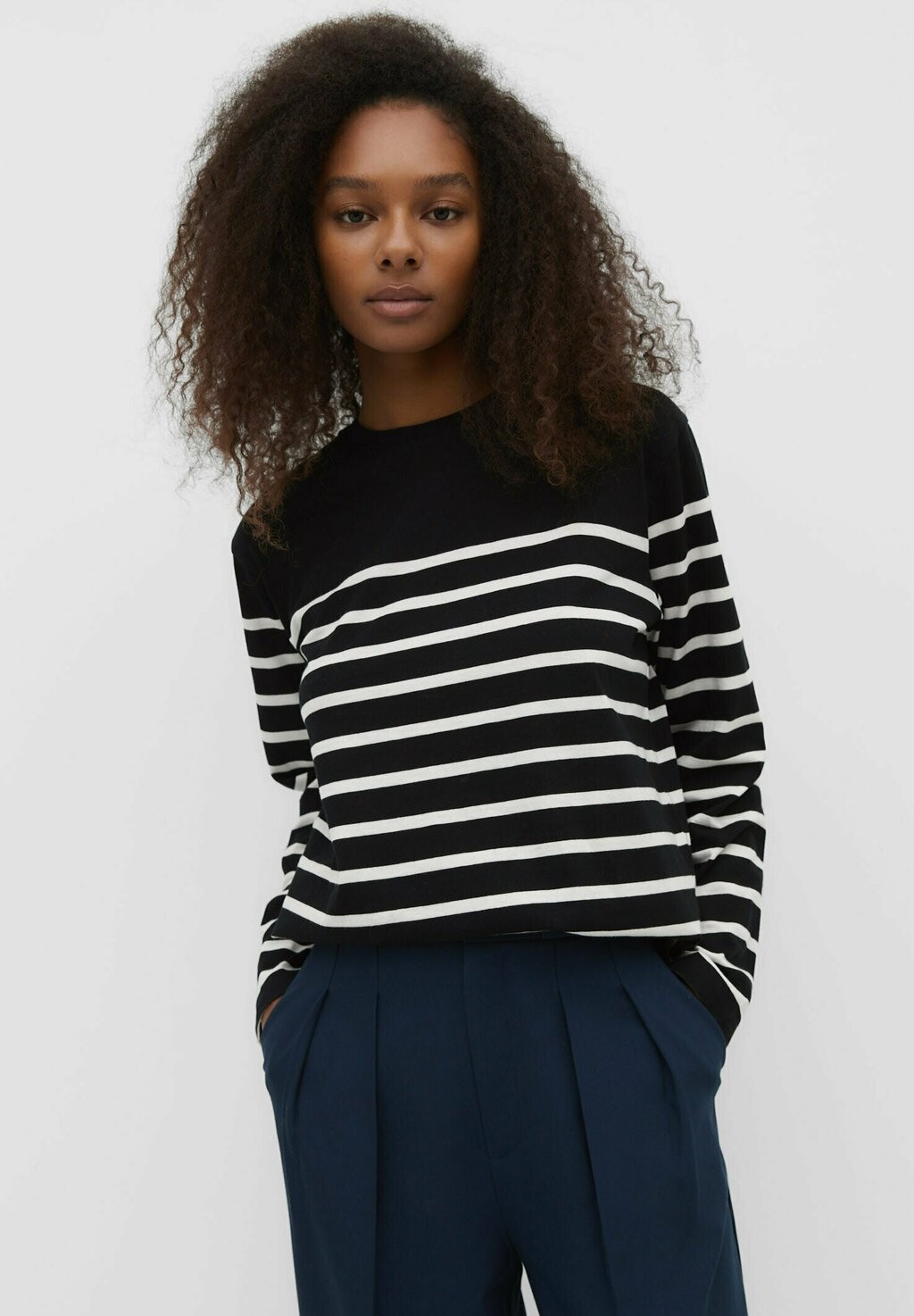 

Футболка с длинным рукавом Striped Stradivarius, черный