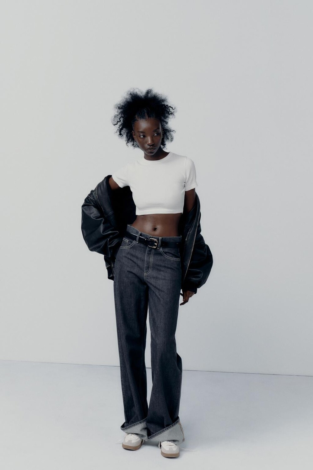

Укороченный топ в ребрую с эффектом faded-эффект ZARA, белый