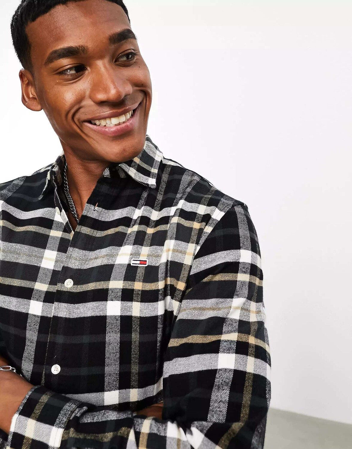

Классическая рубашка в черную клетку Tommy Jeans