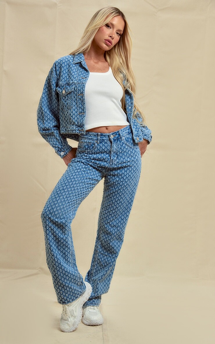 

PrettyLittleThing Голубые джинсы с фактурным эффектом