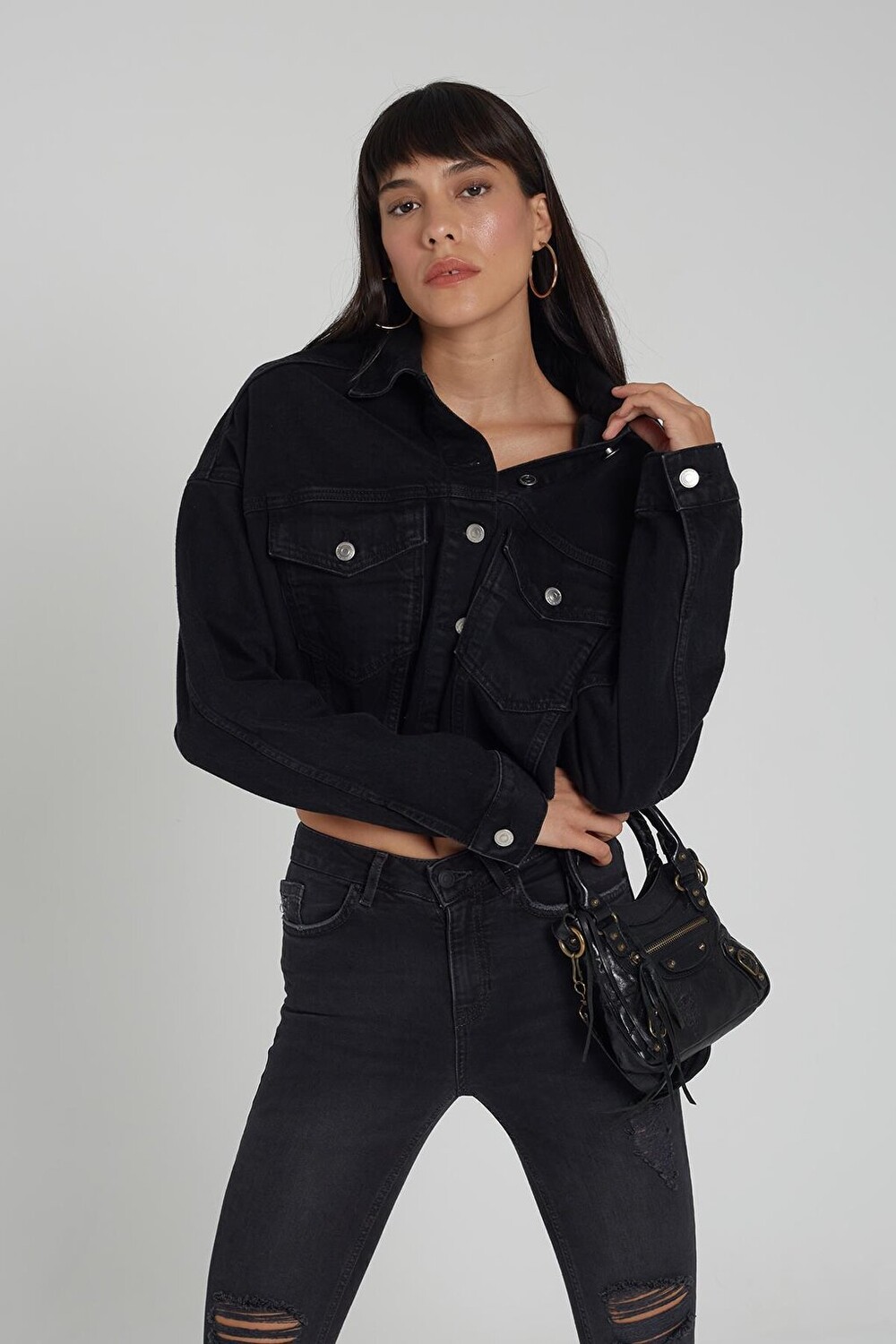 

Черная джинсовая куртка Oversize на пуговицах с вырезом по краю C 4538-028 CROSS JEANS, Черный