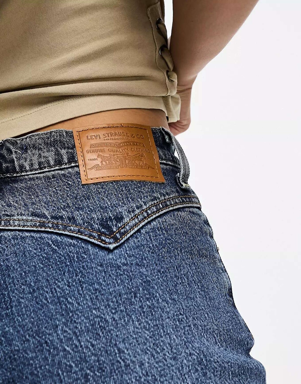 

Джинсы Levi's Ribcage синего цвета, без заднего кармана