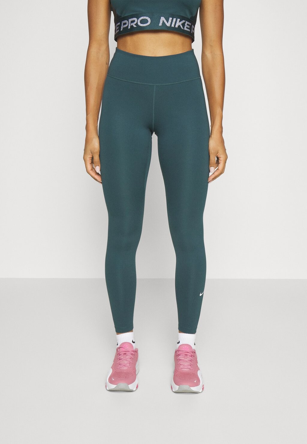 

Леггинсы ONE Nike, цвет deep jungle/white